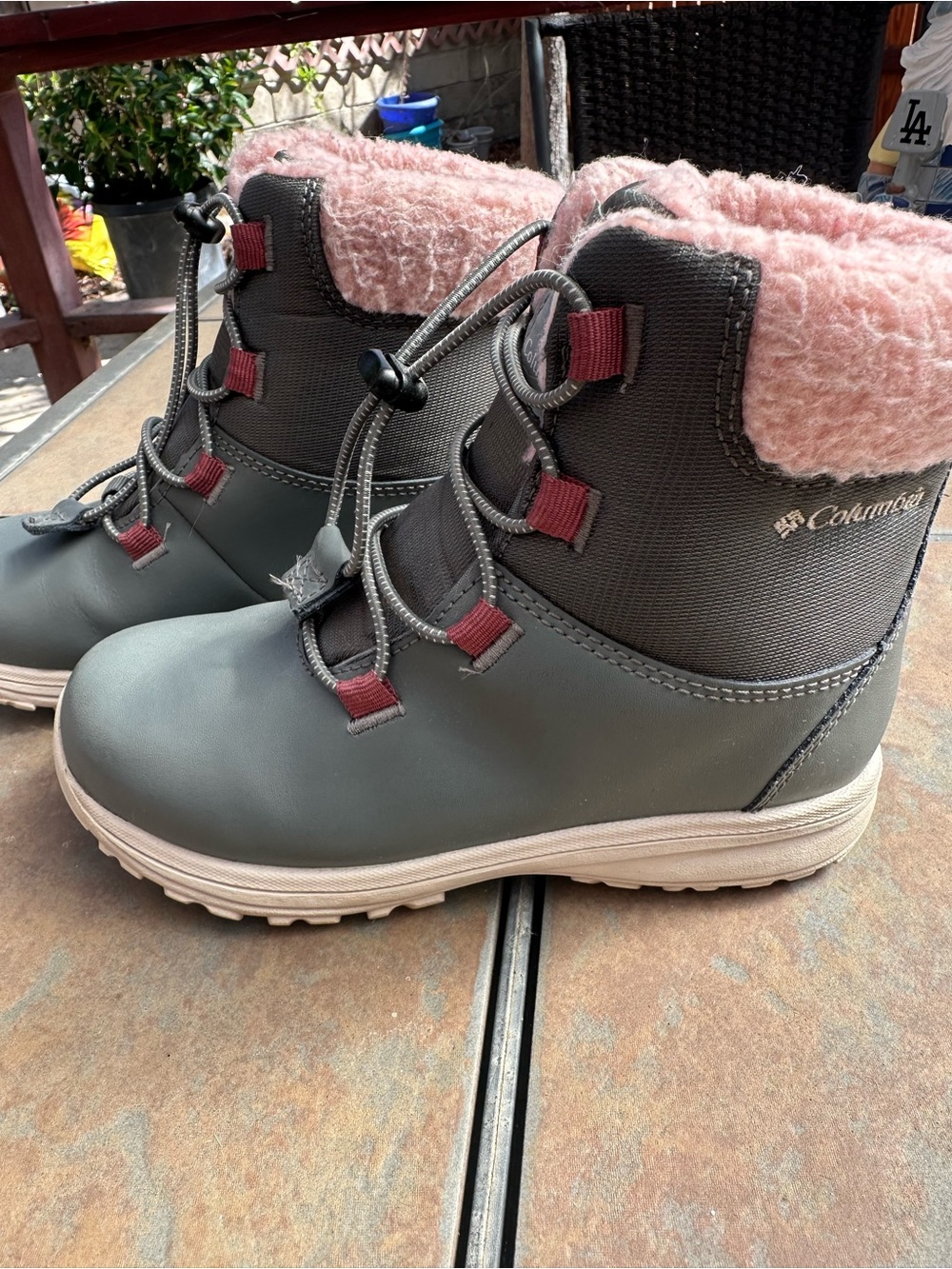 Columbia Girls Grey Winter Boots with Pink Sherpa Trim Size 2